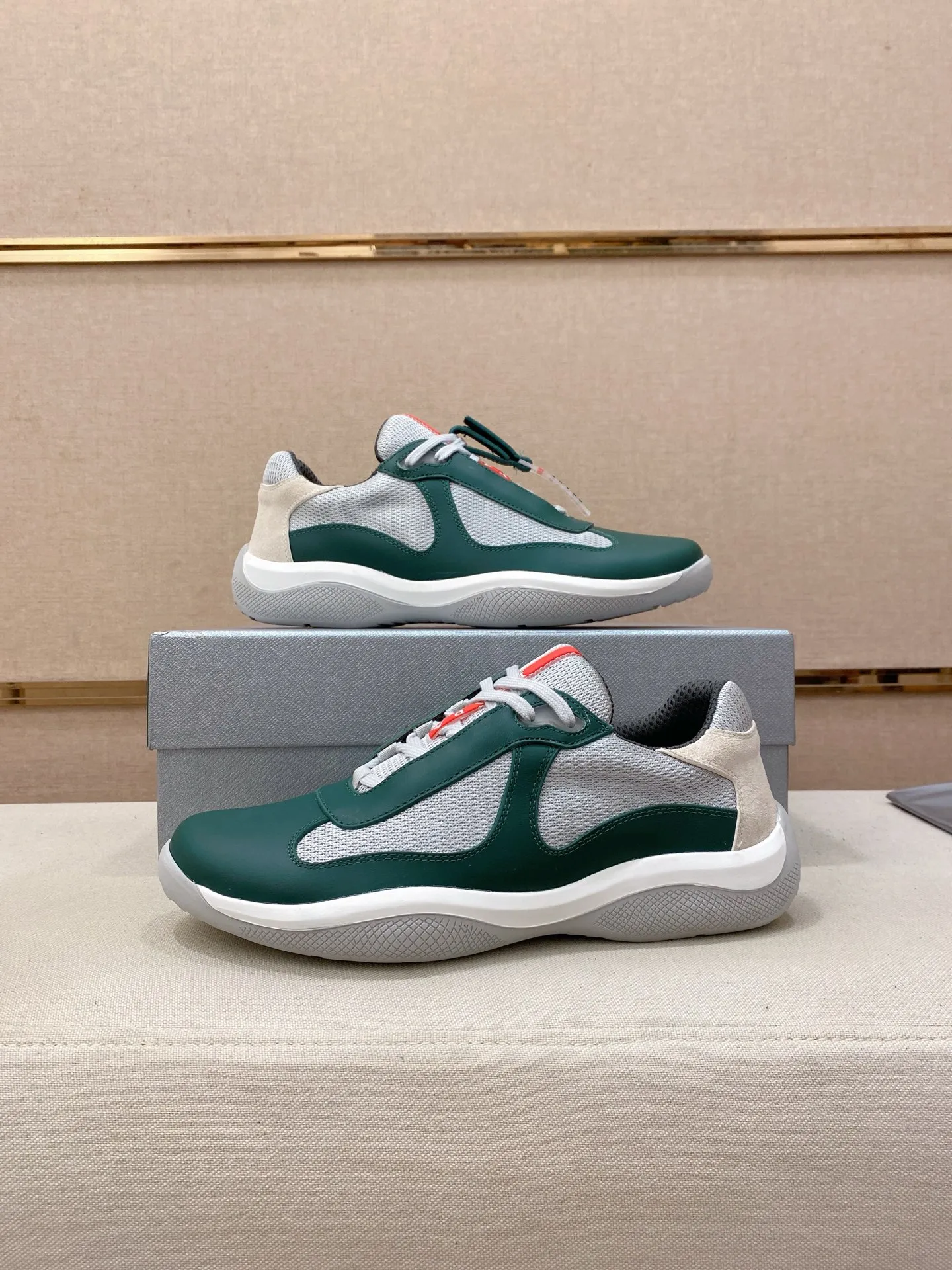 Men's shoes 💰 580💰 ✔️✔️✔️High version High-quality new PRADA (Prada) counters are launched simultaneously, new men's shoes, 😘fabrics are selected from first-layer cowhide fabrics. Lining: Imported cowhide leather lining. 👍🏿High-end☄️Open-molded non-slip rubber outsole, exquisite lines, simple and elegant, comfortable and high-end for leisure travel. Code number: 38 to 45